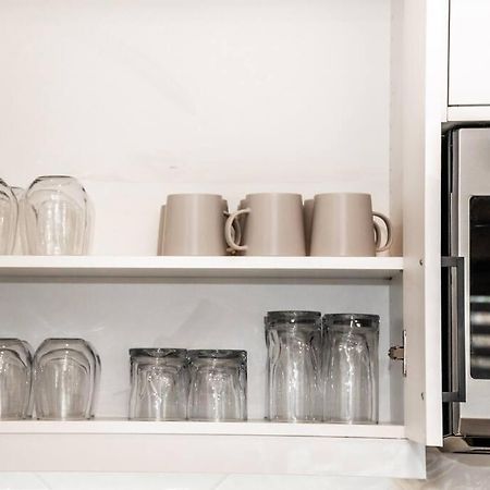 Modern Nordic Escape, 3Br Near Wem & Dt, Aircon & Fireplace, Wifi, Sleeps 6! Edmonton Luaran gambar