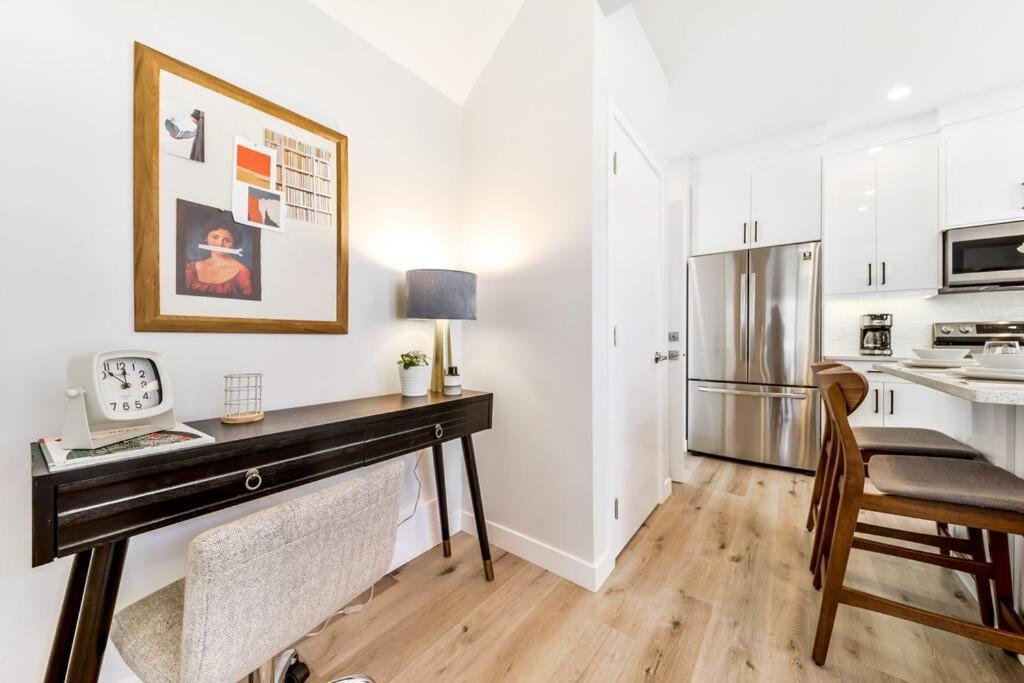 Modern Nordic Escape, 3Br Near Wem & Dt, Aircon & Fireplace, Wifi, Sleeps 6! Edmonton Luaran gambar