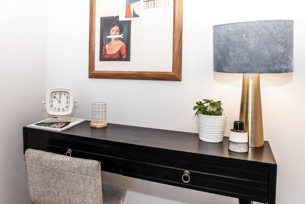 Modern Nordic Escape, 3Br Near Wem & Dt, Aircon & Fireplace, Wifi, Sleeps 6! Edmonton Luaran gambar