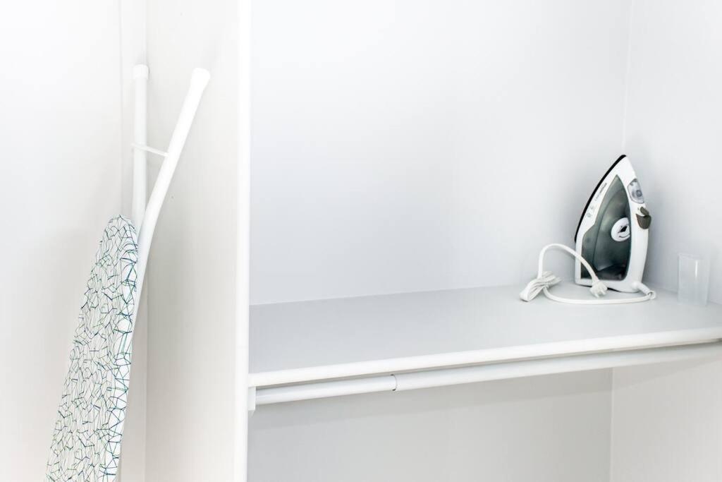 Modern Nordic Escape, 3Br Near Wem & Dt, Aircon & Fireplace, Wifi, Sleeps 6! Edmonton Luaran gambar